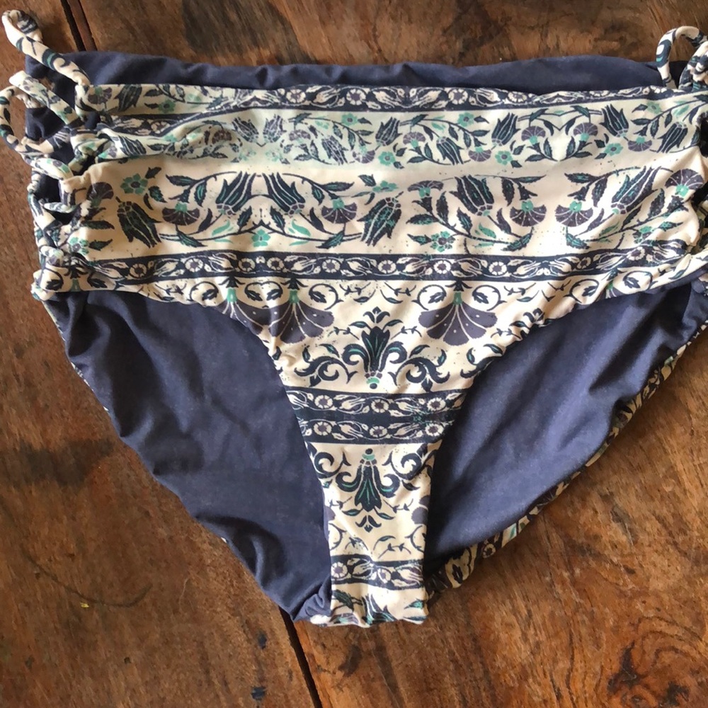 Roxy 2 Piece Bathing Suit Reversible! - image 2